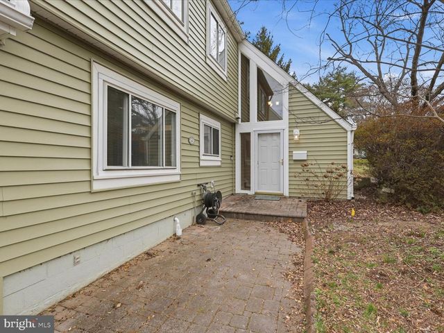 1426 YELLOWWOOD CT, Reston, VA 20190