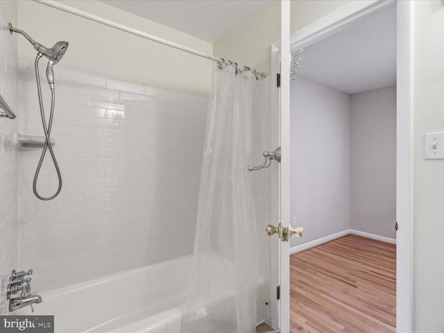 1426 YELLOWWOOD CT, Reston, VA 20190