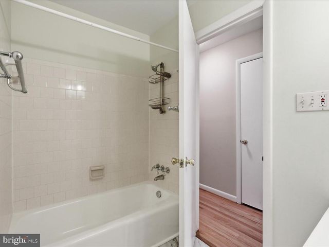 1426 YELLOWWOOD CT, Reston, VA 20190