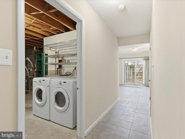 1426 YELLOWWOOD CT, Reston, VA 20190