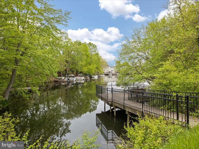 1426 YELLOWWOOD CT, Reston, VA 20190