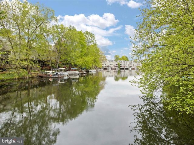 1426 YELLOWWOOD CT, Reston, VA 20190