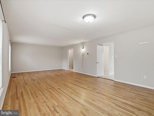 1426 YELLOWWOOD CT, Reston, VA 20190