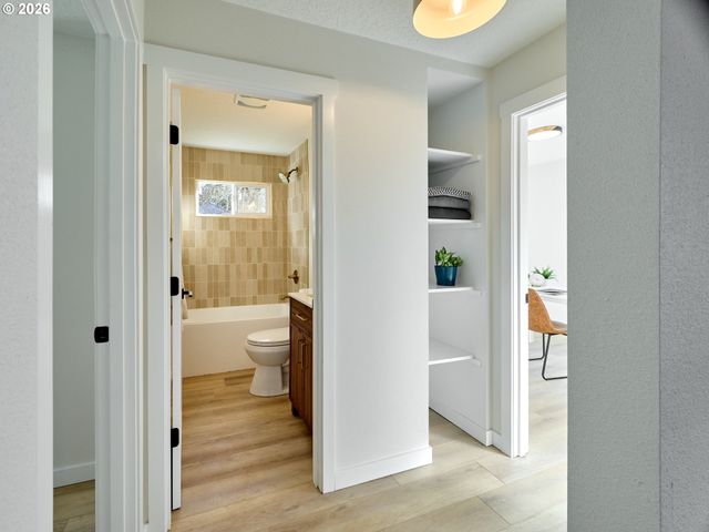 7911 Se SUNNYSIDE Dr, Milwaukie, OR 97222