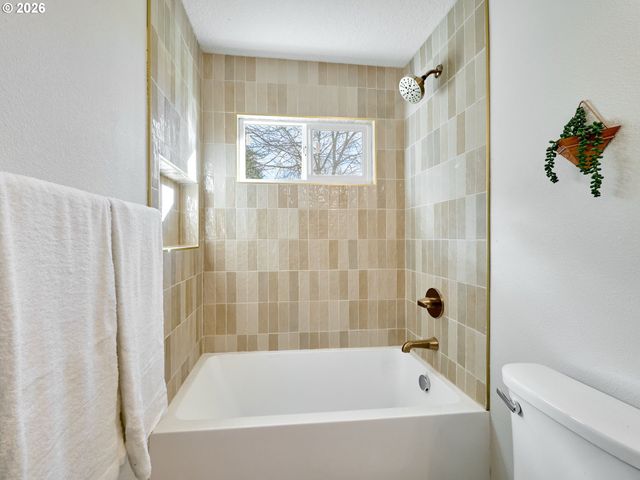 7911 Se SUNNYSIDE Dr, Milwaukie, OR 97222