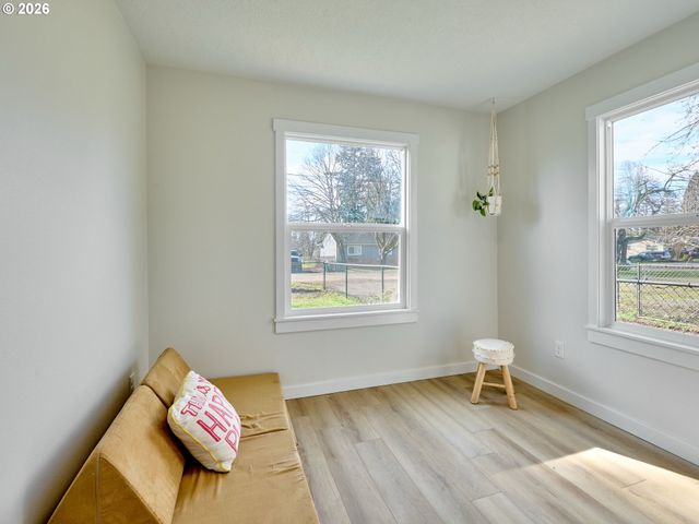 7911 Se SUNNYSIDE Dr, Milwaukie, OR 97222