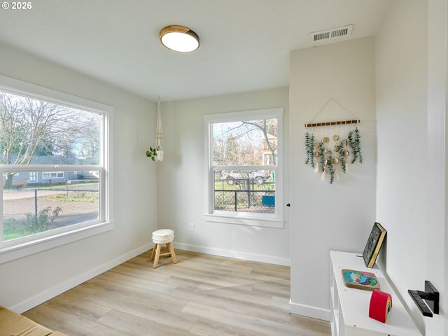 7911 Se SUNNYSIDE Dr, Milwaukie, OR 97222