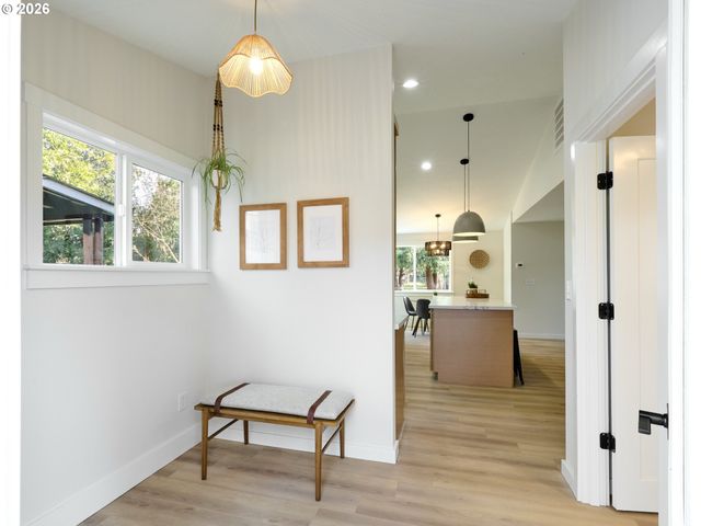 7911 Se SUNNYSIDE Dr, Milwaukie, OR 97222