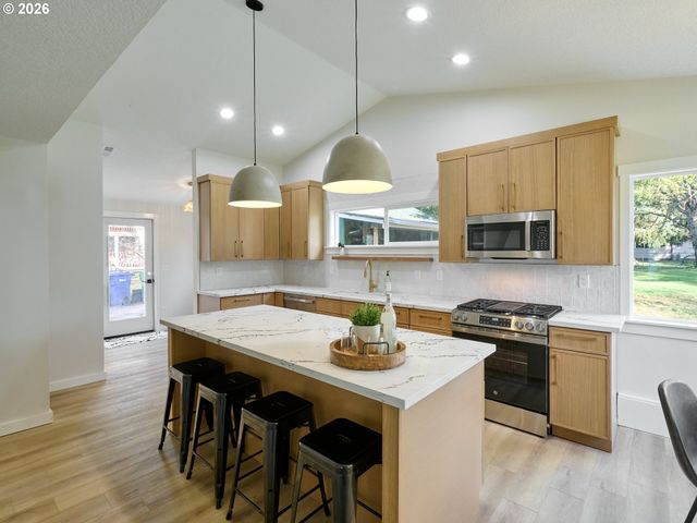 7911 Se SUNNYSIDE Dr, Milwaukie, OR 97222