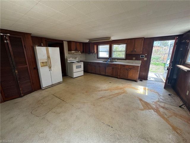 6111 Appletree Court, High Point, NC 27263