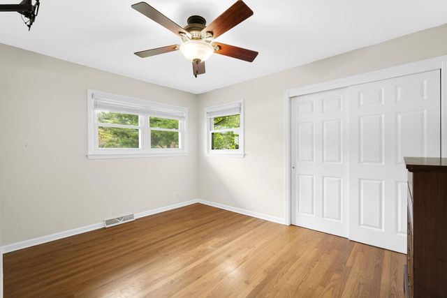 N51W15674 Fair Oak PARKWAY, Menomonee Falls, WI 53051