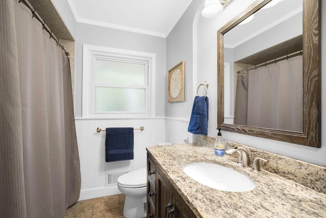 N51W15674 Fair Oak PARKWAY, Menomonee Falls, WI 53051