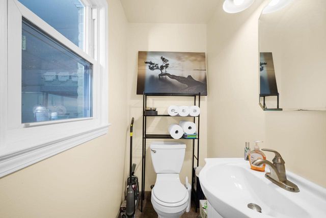 N51W15674 Fair Oak PARKWAY, Menomonee Falls, WI 53051