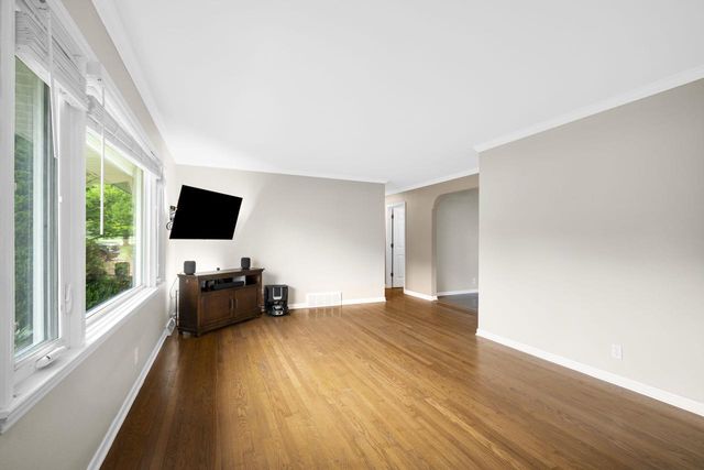 N51W15674 Fair Oak PARKWAY, Menomonee Falls, WI 53051