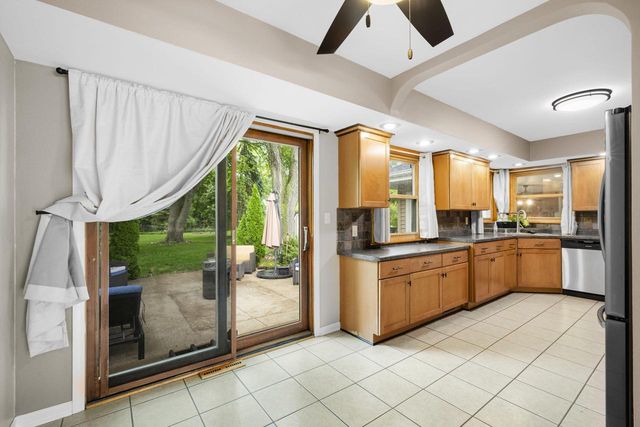 N51W15674 Fair Oak PARKWAY, Menomonee Falls, WI 53051