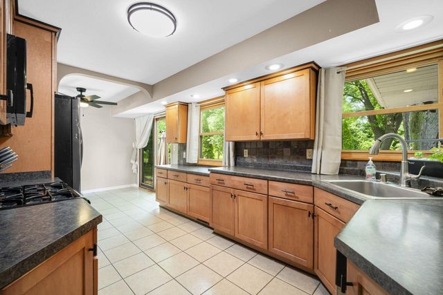 N51W15674 Fair Oak PARKWAY, Menomonee Falls, WI 53051