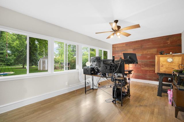 N51W15674 Fair Oak PARKWAY, Menomonee Falls, WI 53051