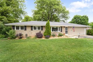 N51W15674 Fair Oak PARKWAY, Menomonee Falls, WI 53051