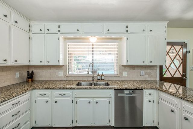 1557 W Warner Avenue, Fresno, CA 93711