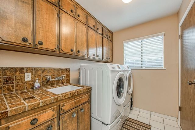 1557 W Warner Avenue, Fresno, CA 93711