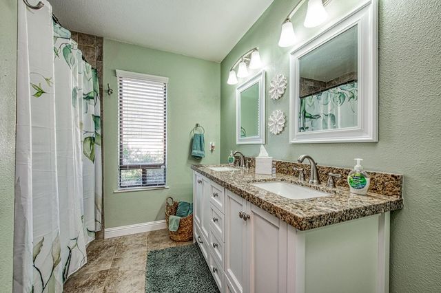 1557 W Warner Avenue, Fresno, CA 93711