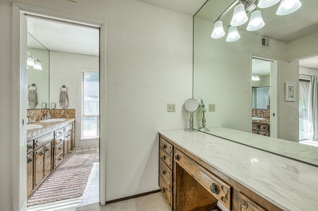 1557 W Warner Avenue, Fresno, CA 93711