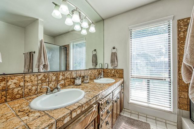 1557 W Warner Avenue, Fresno, CA 93711