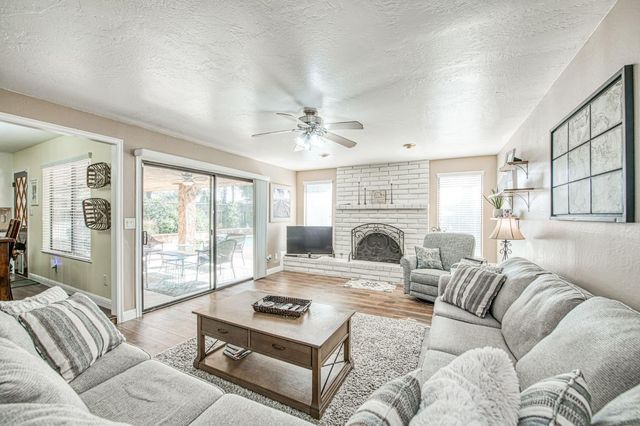 1557 W Warner Avenue, Fresno, CA 93711