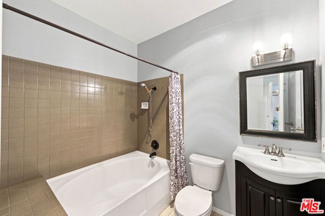 14347 Albers Street 302, Los Angeles, CA 91401