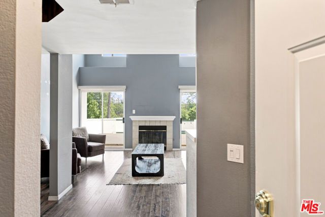 14347 Albers Street 302, Los Angeles, CA 91401