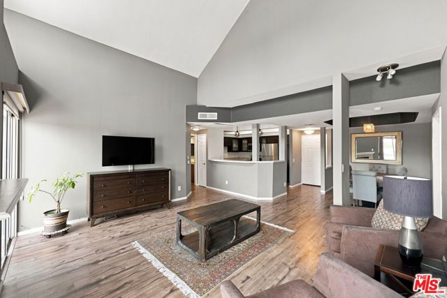 14347 Albers Street 302, Los Angeles, CA 91401