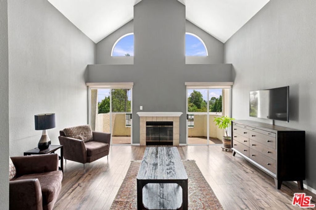 14347 Albers Street 302, Los Angeles, CA 91401