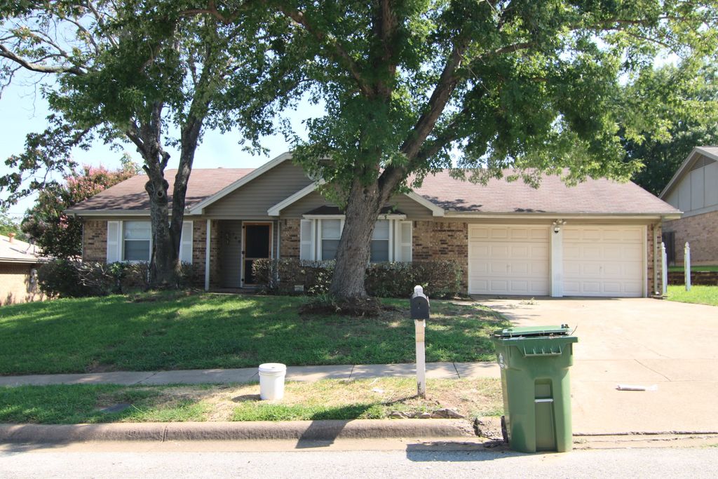 745 Spring Valley Drive, Hurst, TX 76054