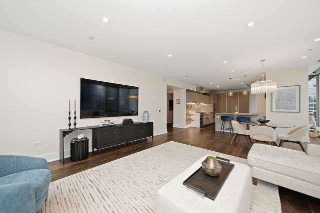 363 E Wacker Drive 2702, Chicago, IL 60601