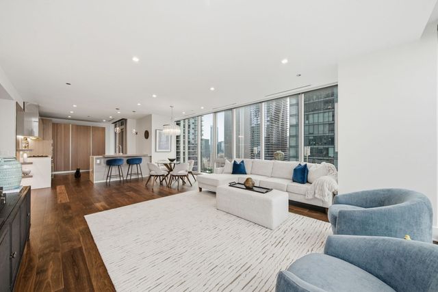 363 E Wacker Drive 2702, Chicago, IL 60601