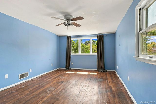 3905 Clove Court, Seaford, NY 11783