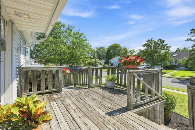 3905 Clove Court, Seaford, NY 11783