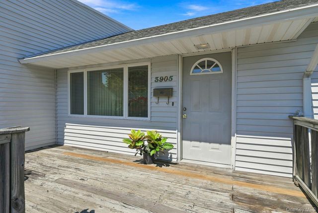3905 Clove Court, Seaford, NY 11783