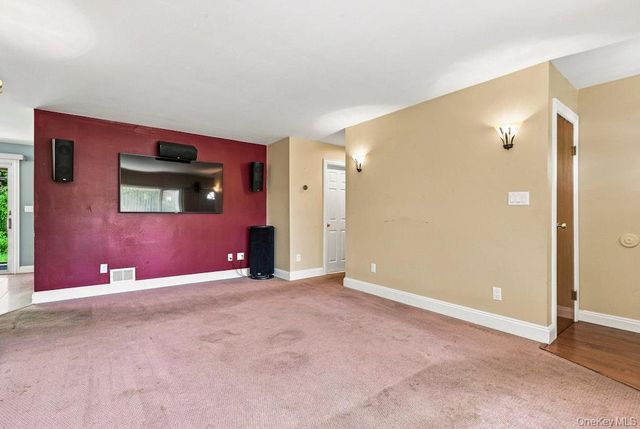 3905 Clove Court, Seaford, NY 11783