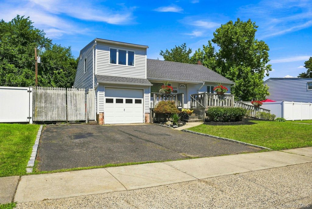 3905 Clove Court, Seaford, NY 11783 — photo 3