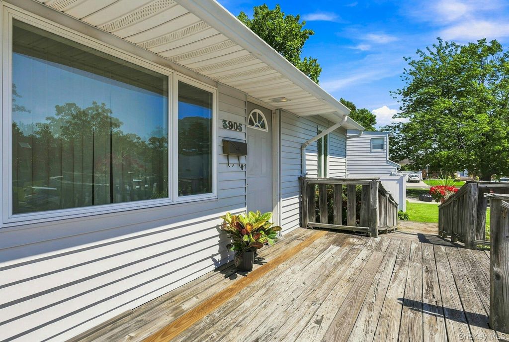 3905 Clove Court, Seaford, NY 11783 — photo 5