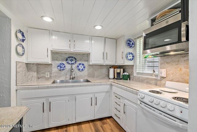 106 BAY Street, Neptune Beach, FL 32266