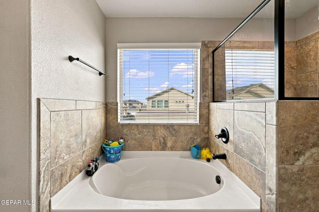 14801 Sunny Land Avenue, El Paso, TX 79938