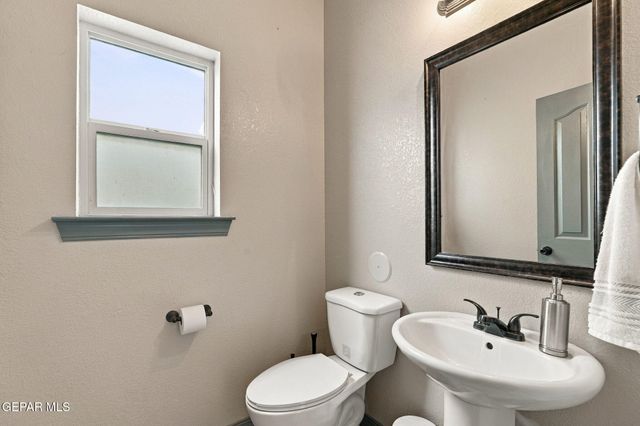 14801 Sunny Land Avenue, El Paso, TX 79938