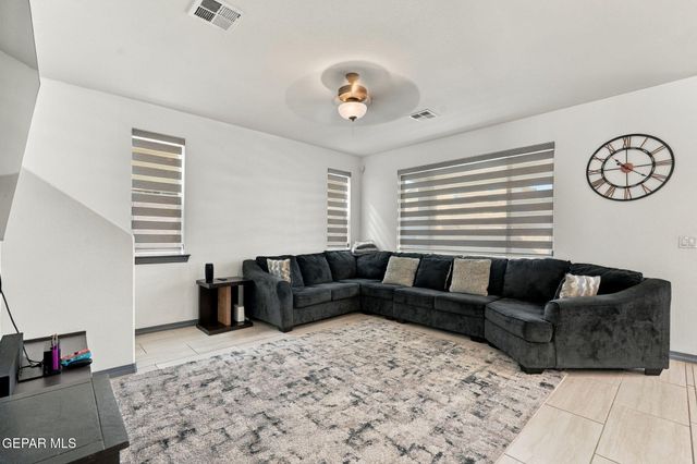 14801 Sunny Land Avenue, El Paso, TX 79938