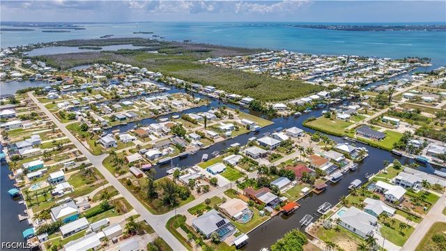 2763 Sanderling CT, St James City, FL 33956