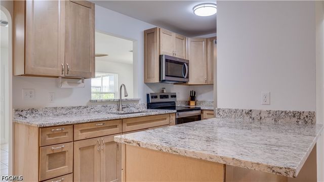 2763 Sanderling CT, St James City, FL 33956