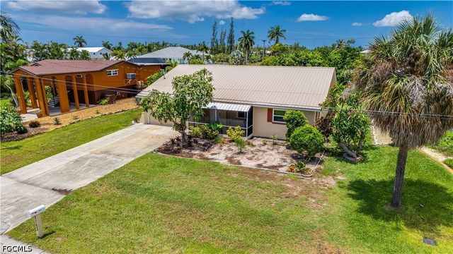2763 Sanderling CT, St James City, FL 33956