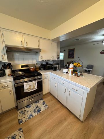 201 E Lois Avenue, Tulare, CA 93274