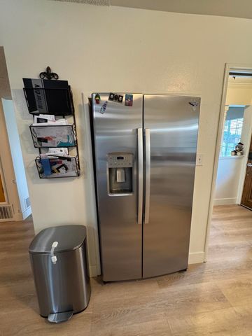 201 E Lois Avenue, Tulare, CA 93274